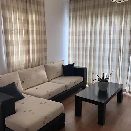Spacious And Comfortable Kyrenia Flat 아파트 *